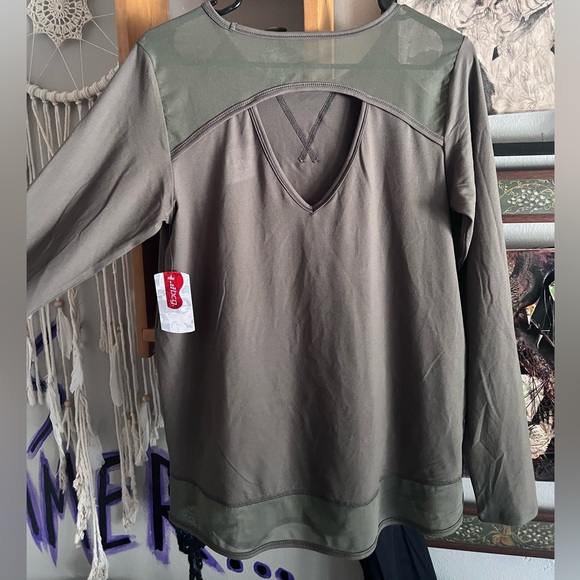 LOT OF 6- workout gym clothes medium/large - Picture 12 of 12